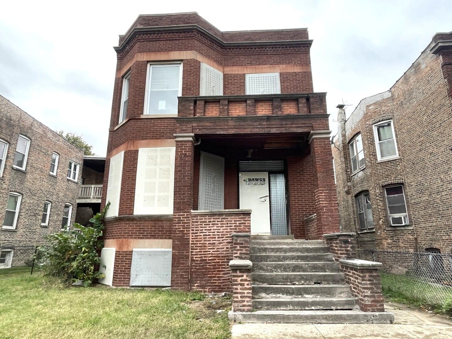 7352 S Lowe Avenue — Chicago, IL 60621