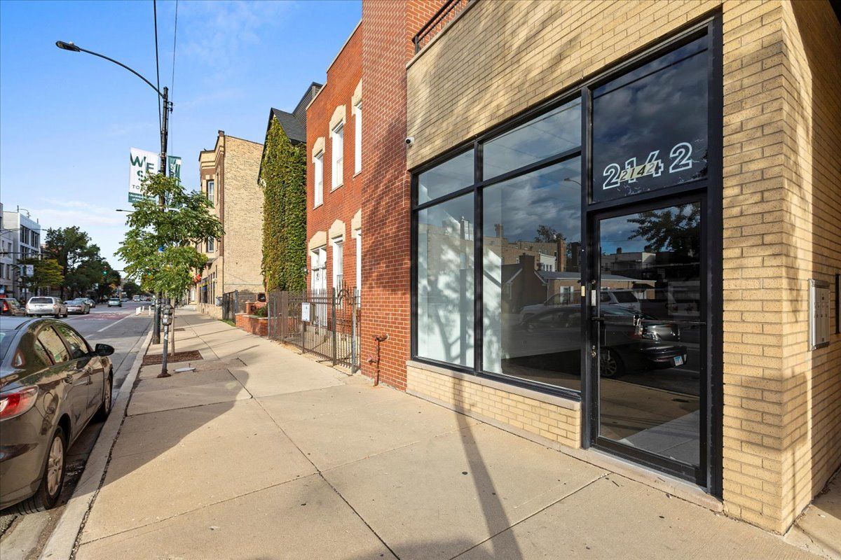 2142 W Chicago Avenue #1 — Chicago, IL 60622