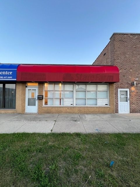 8607 W Cermak Road — North Riverside, IL 60546