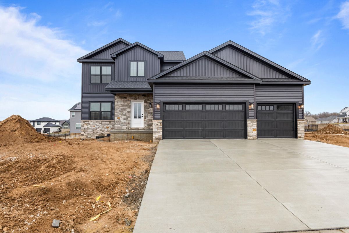 710 Wheatley Drive, Mahomet, IL 61853