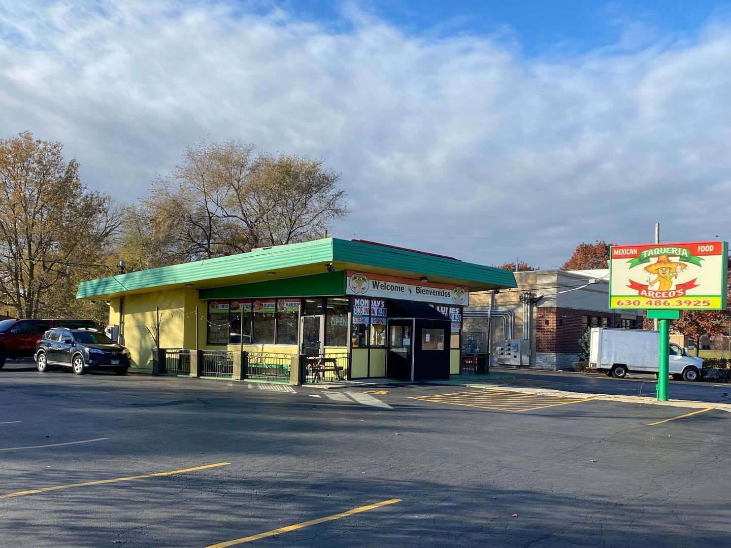 930 W Illinois Avenue — Aurora, IL 60506