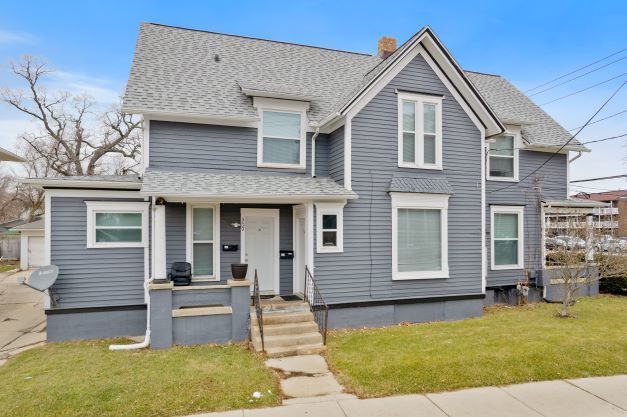 96 Crystal Street, Elgin, IL 60123