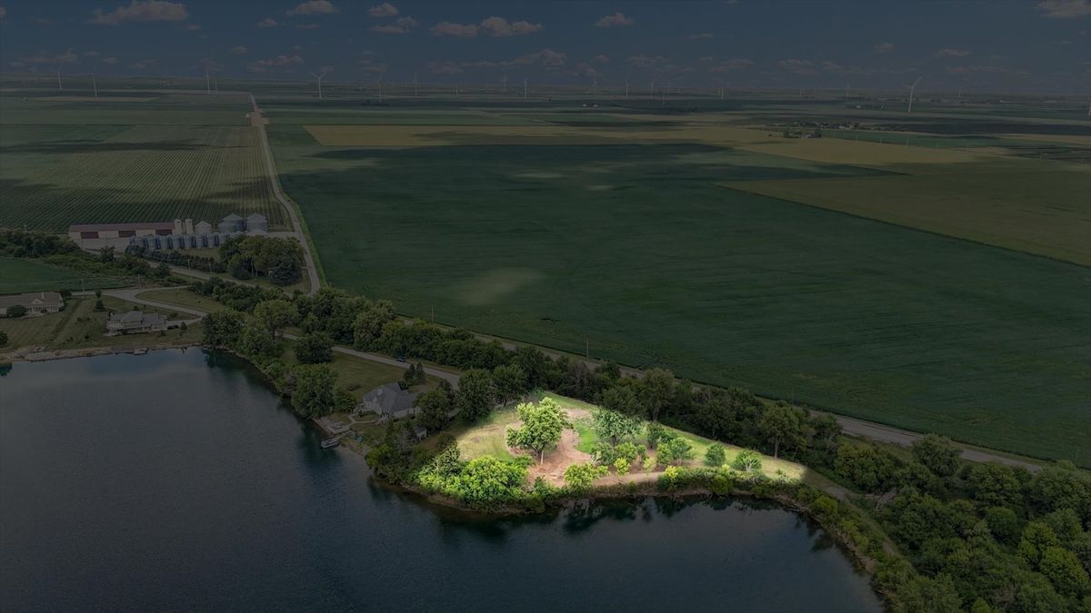 50 Moss Lake Drive, Farmer City, IL 61842