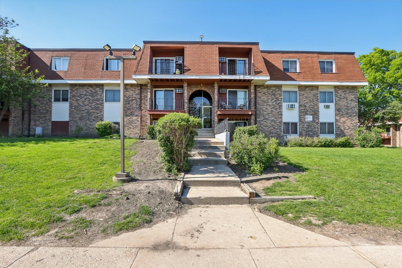 600 MESA Drive #103 — Hoffman Estates, IL 60169