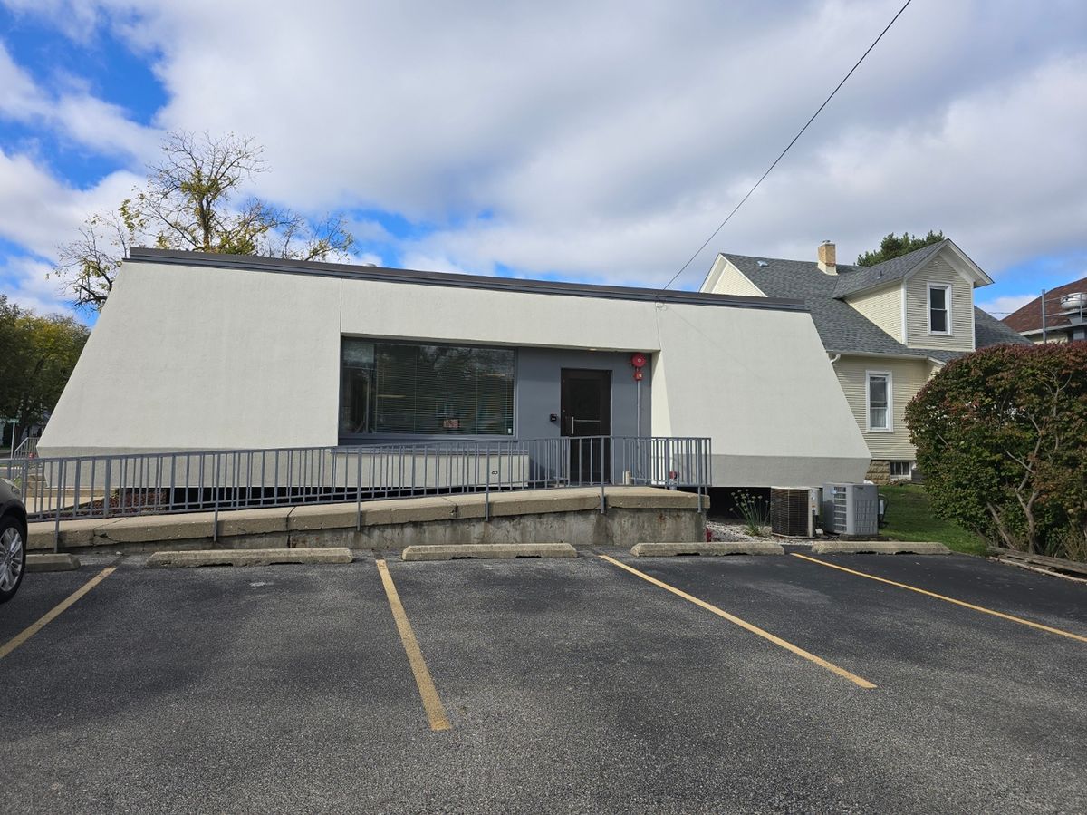 326 Milwaukee Avenue, Libertyville, IL 60048