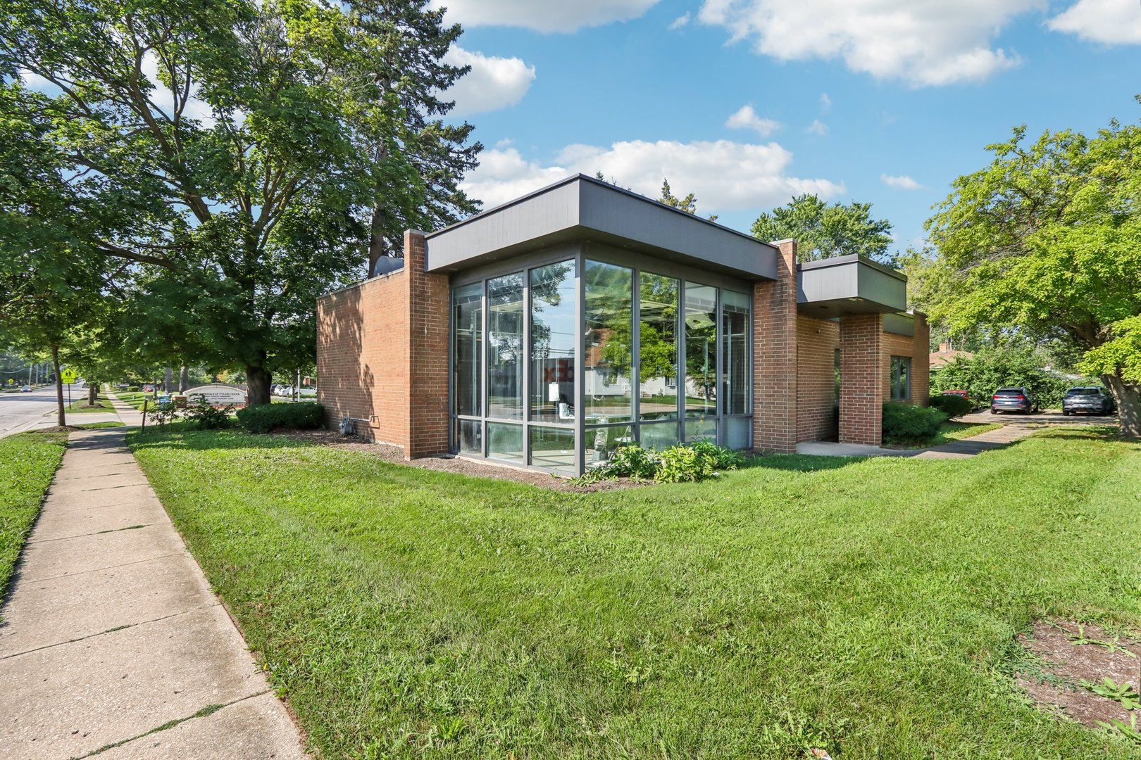 530 N Mclean Boulevard — Elgin, IL 60123