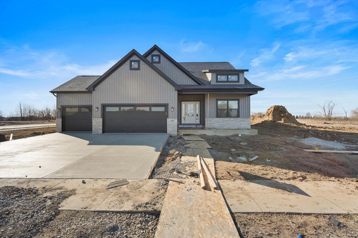 713 Wheatley Drive, Mahomet, IL 61853