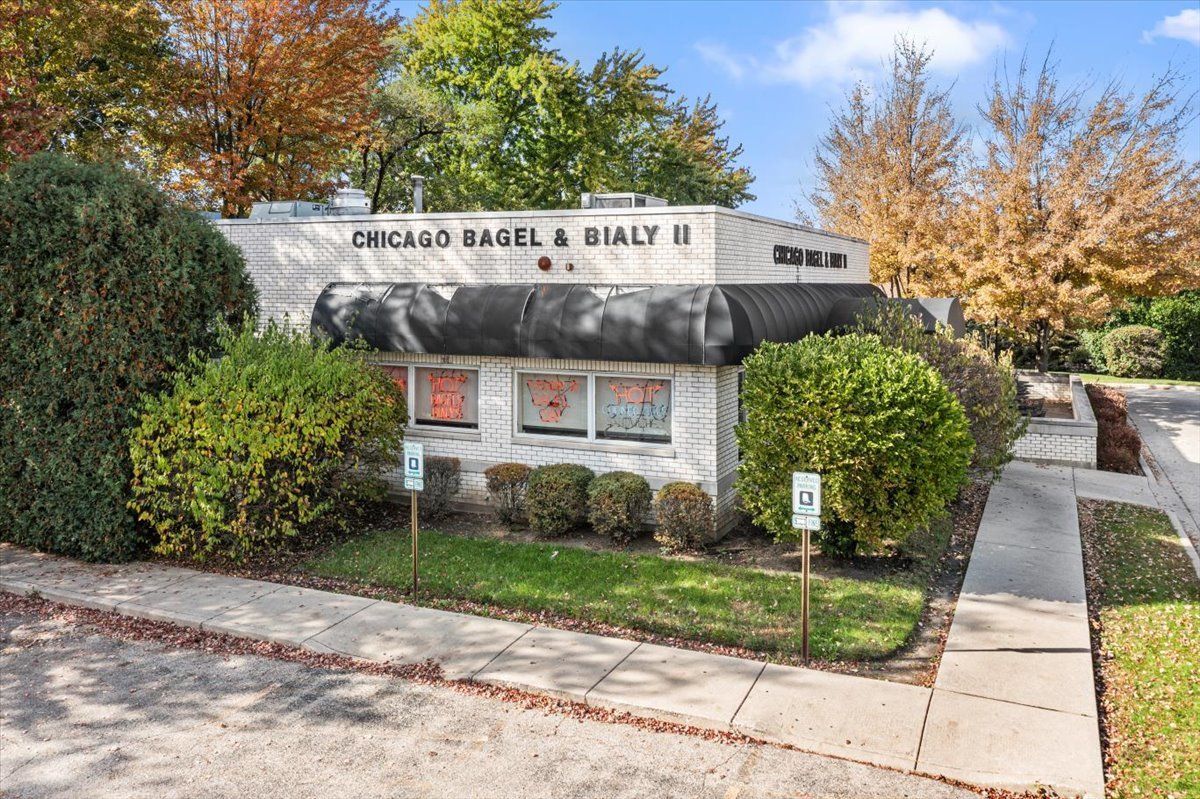 260 Milwaukee Avenue, Wheeling, IL 60090