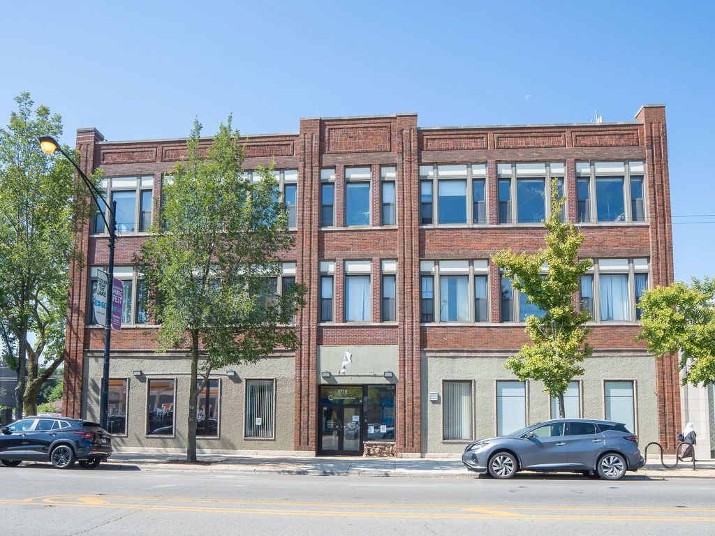5710 N Broadway Street — Chicago, IL 60660