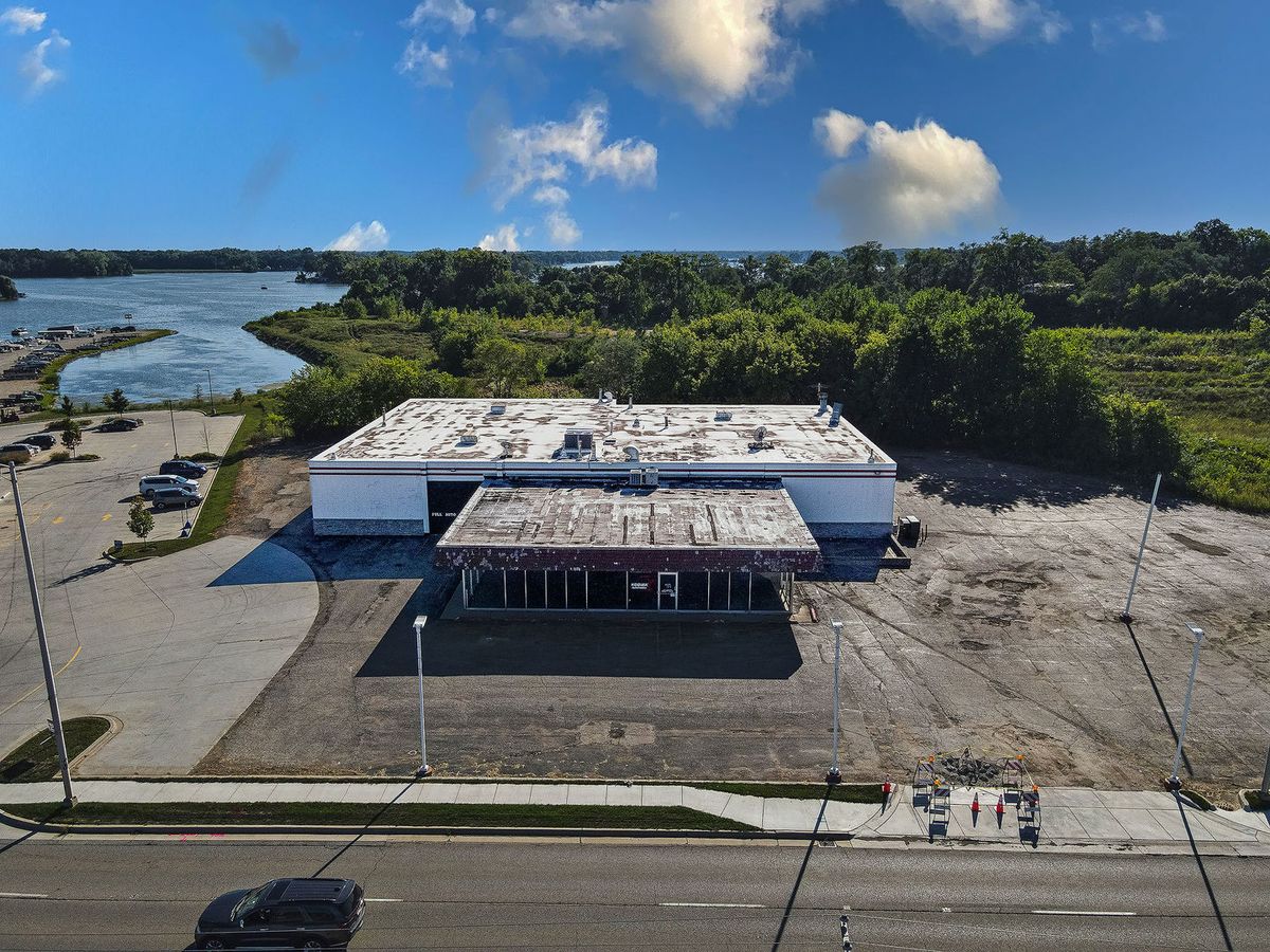 90 Us Highway 12, Fox Lake, IL 60020