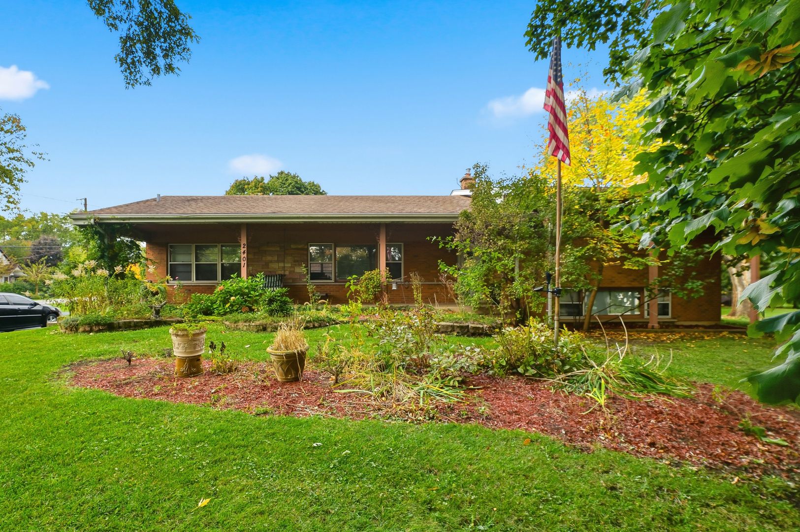 2401 Rohlwing Road — Rolling Meadows, IL 60008