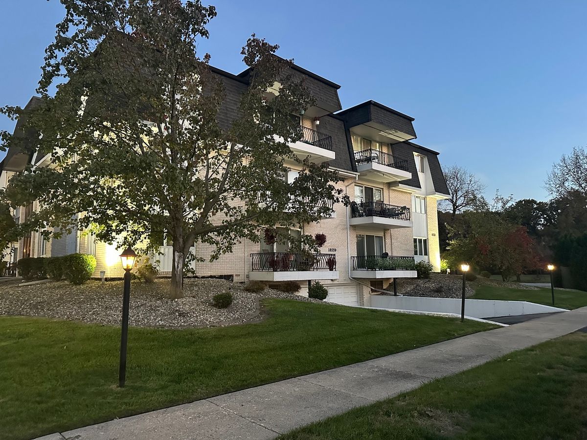 18559 Escanaba Avenue, Lansing, IL 60438