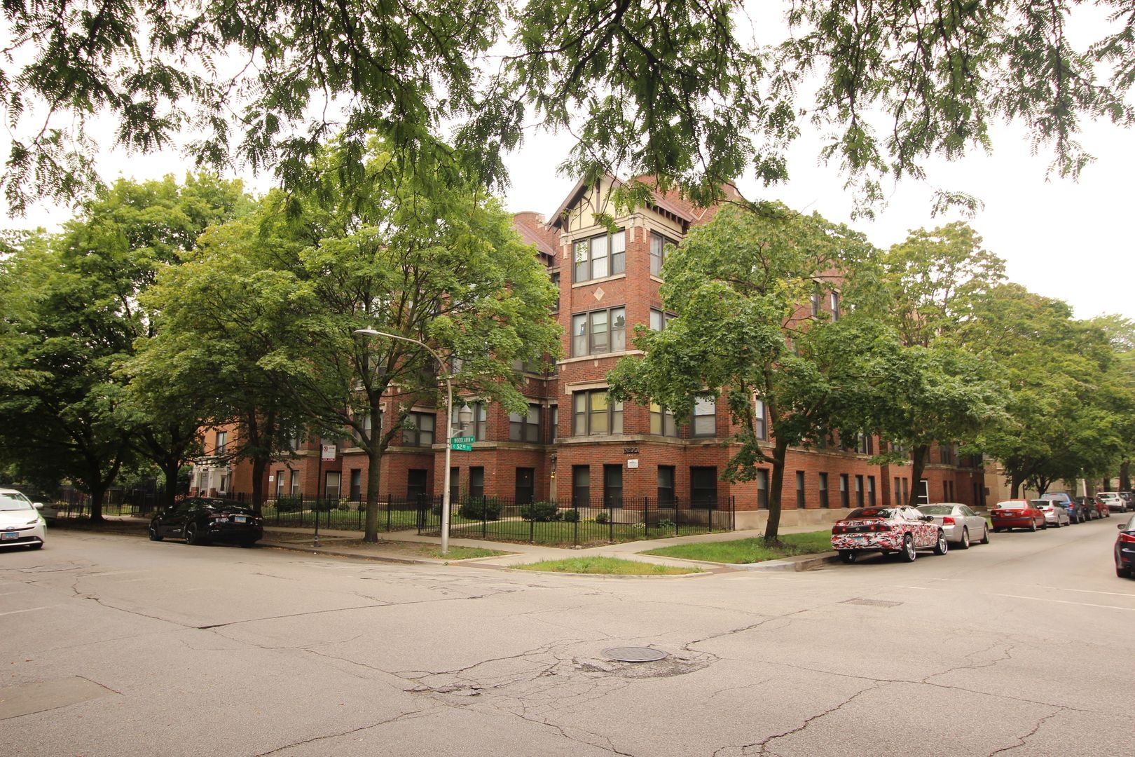 5200 S Woodlawn Avenue — Chicago, IL 60615