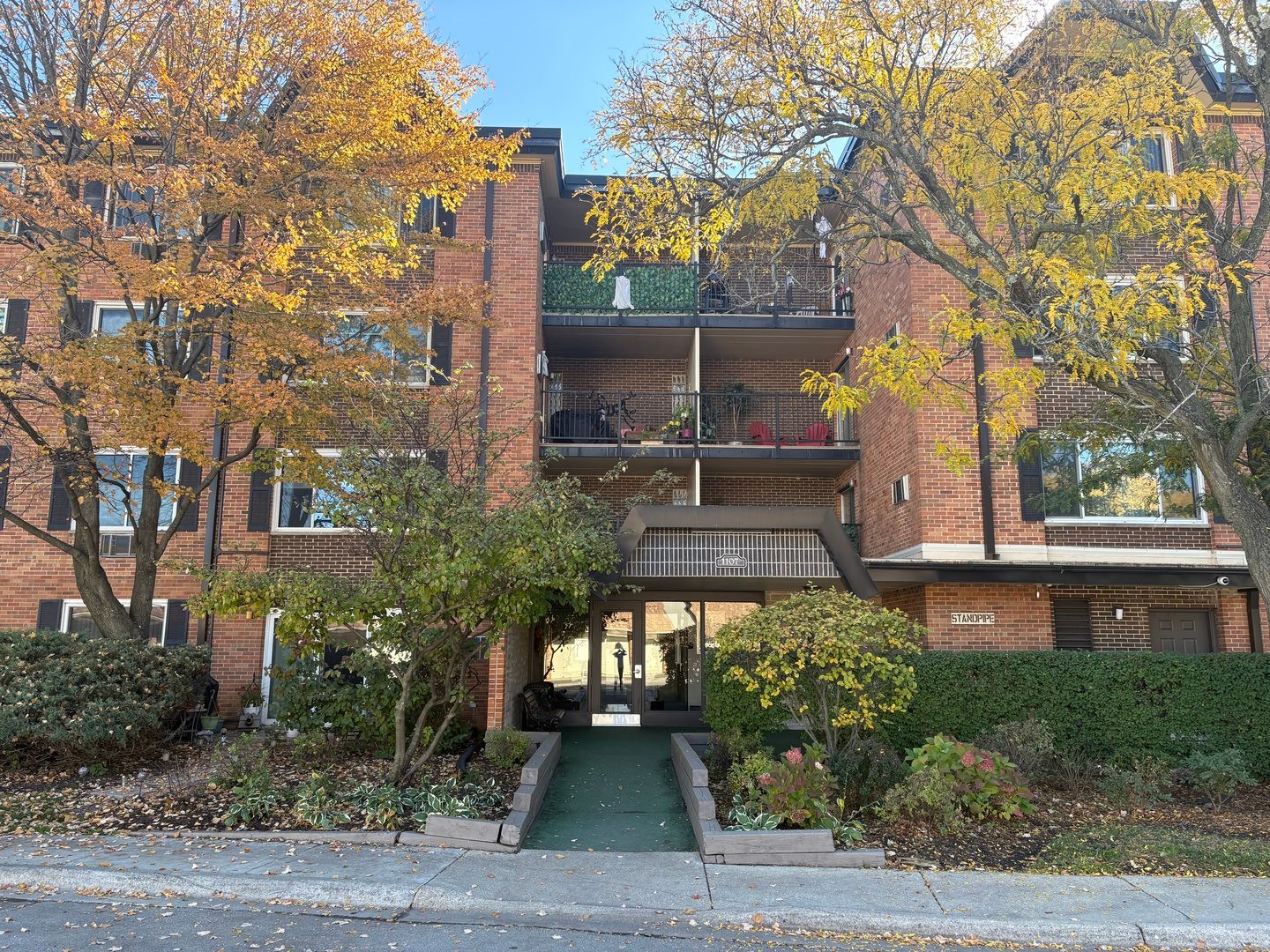 1107 S Old Wilke Road #102 — Arlington Heights, IL 60005