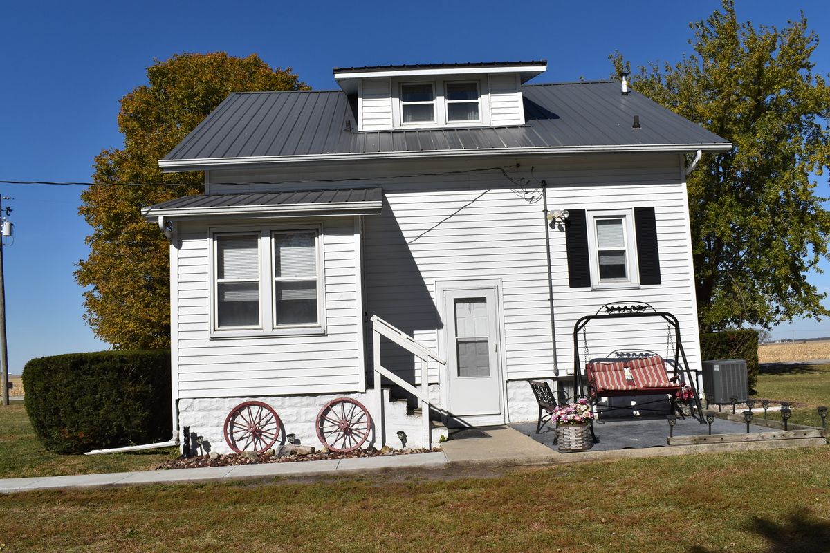 9898 1200 North Road, Chenoa, IL 61726