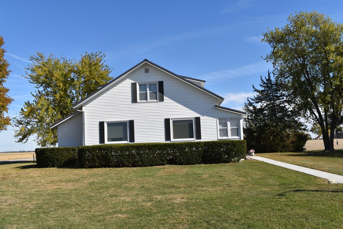 9898 E 1200 North Road, Chenoa, IL 61726