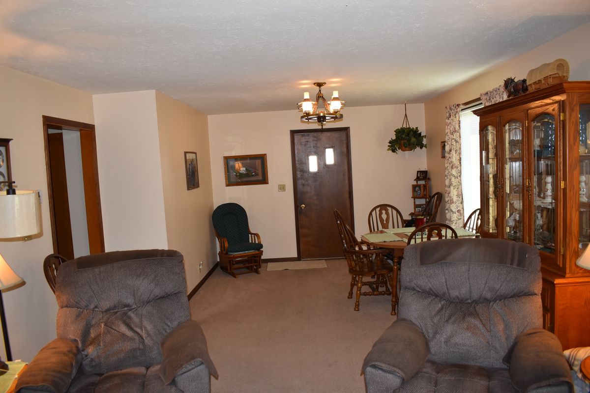 9898 E 1200 North Road, Chenoa, IL 61726
