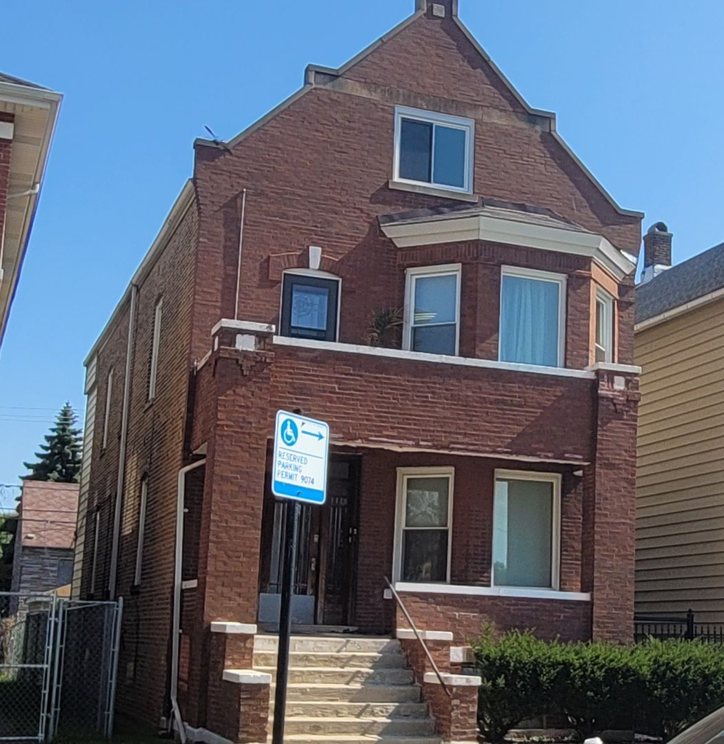 8429 Marquette Avenue, Chicago, IL 60617