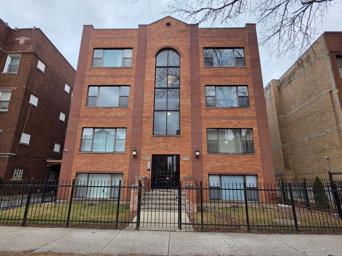 6739 Merrill Avenue, Chicago, IL 60649