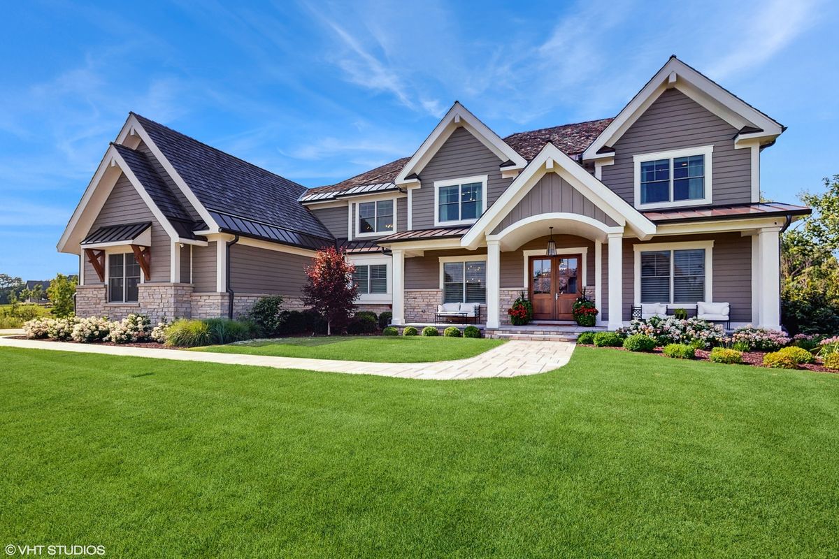 305 Briarwood Lane, Lincolnshire, IL 60069