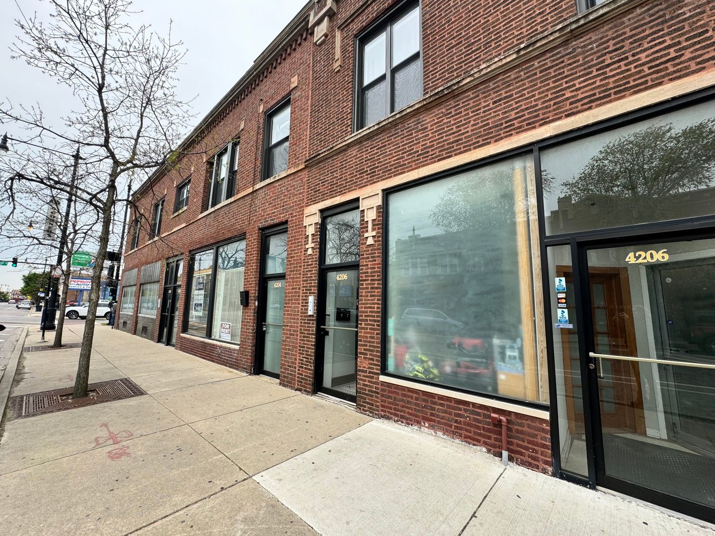 4204 N Milwaukee Avenue — Chicago, IL 60641