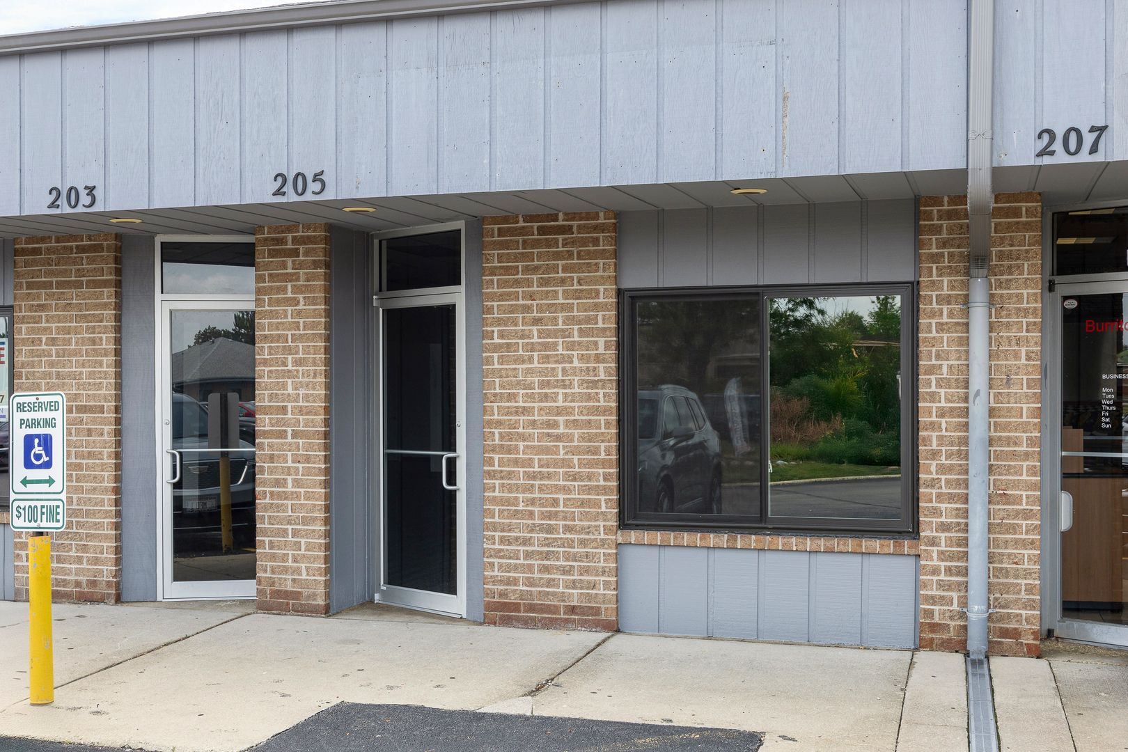 27W205 Geneva Road — Winfield, IL 60190