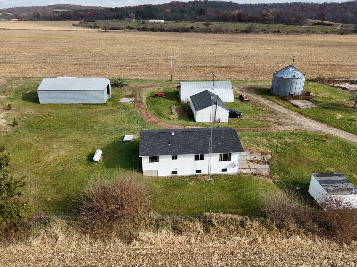 6977 S Elmoville Road, Stockton, IL 61085