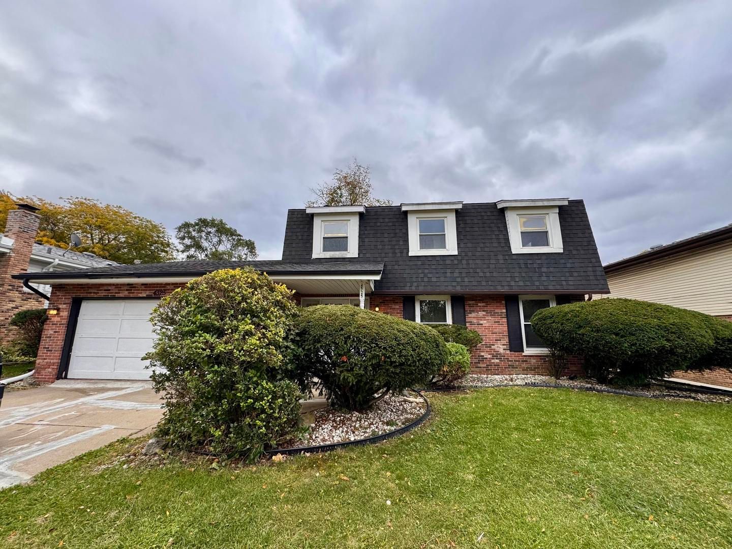 4325 Oakwood Lane — Matteson, IL 60443