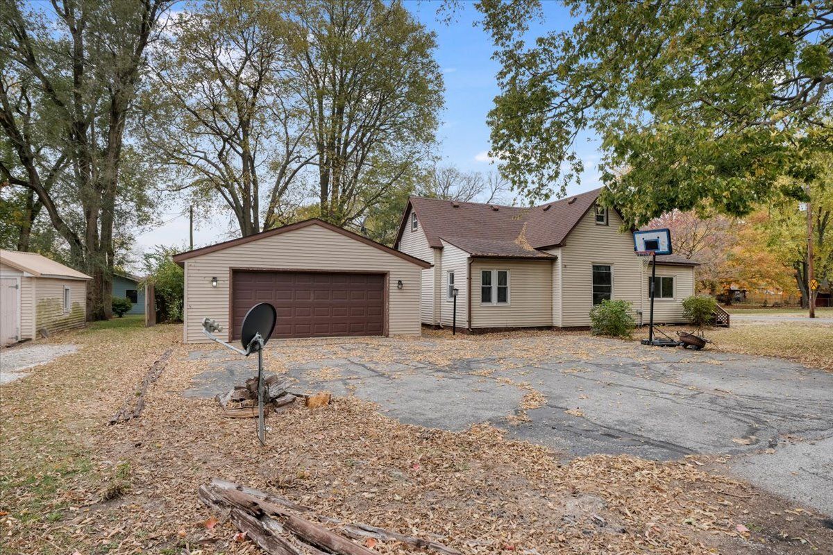 819 Center Street, Monticello, IL 61856