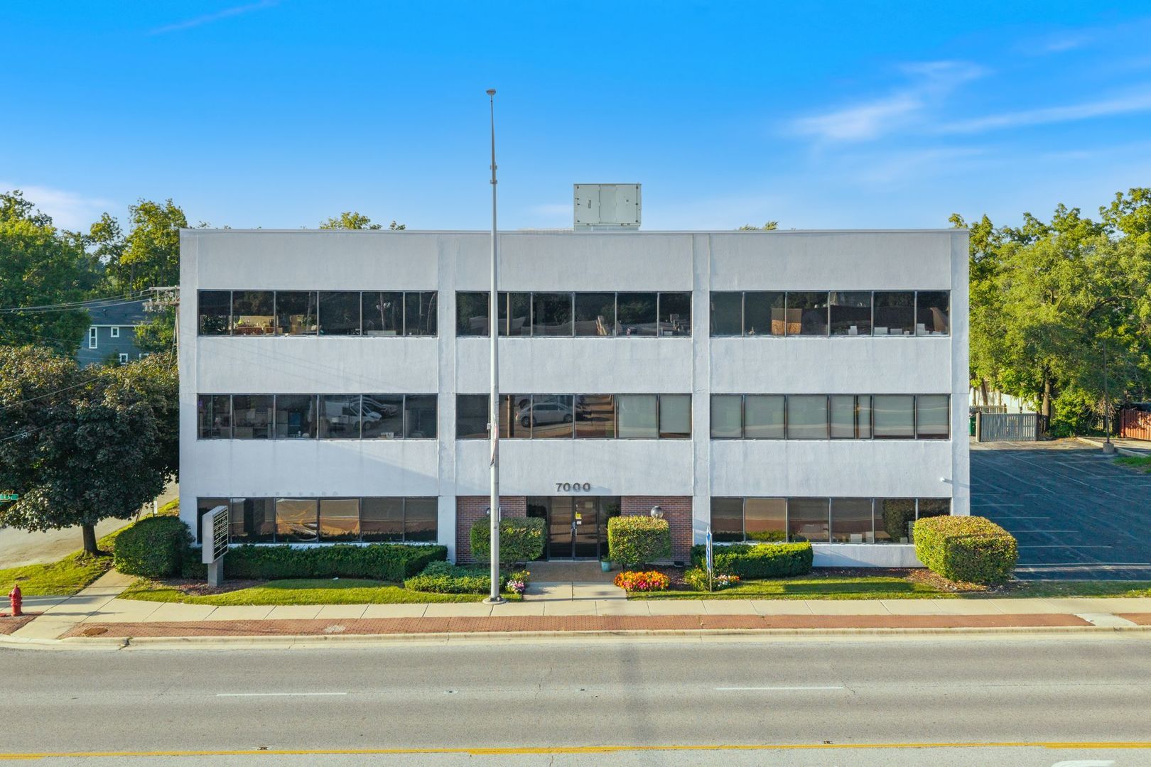7000 W 111th Street — Worth, IL 60482