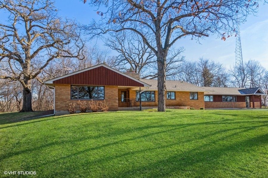 1700 S Eastwood Drive — Woodstock, IL 60098