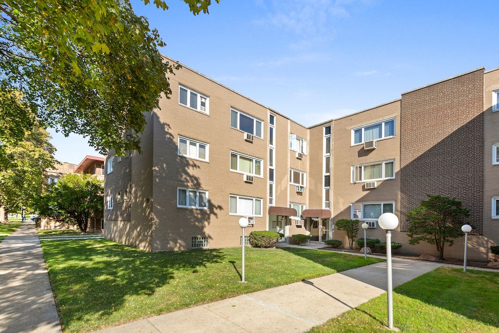 8121 King Drive — Chicago, IL 60619