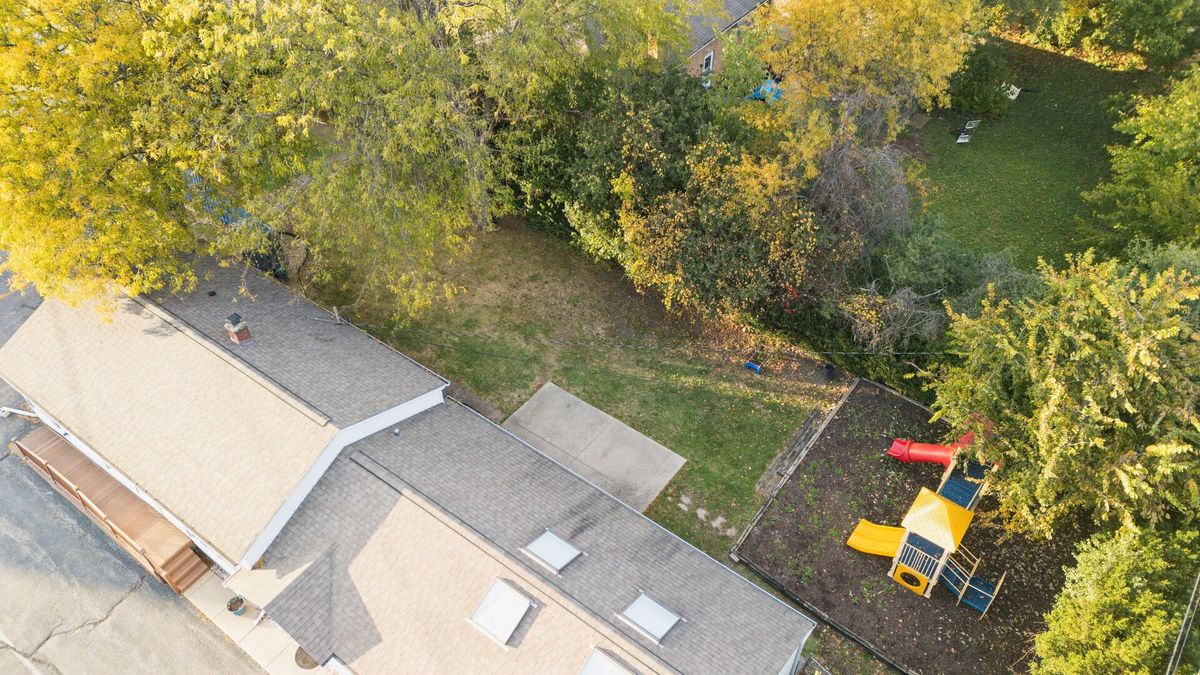 1S221 Summit Avenue, Oakbrook Terrace, IL 60181