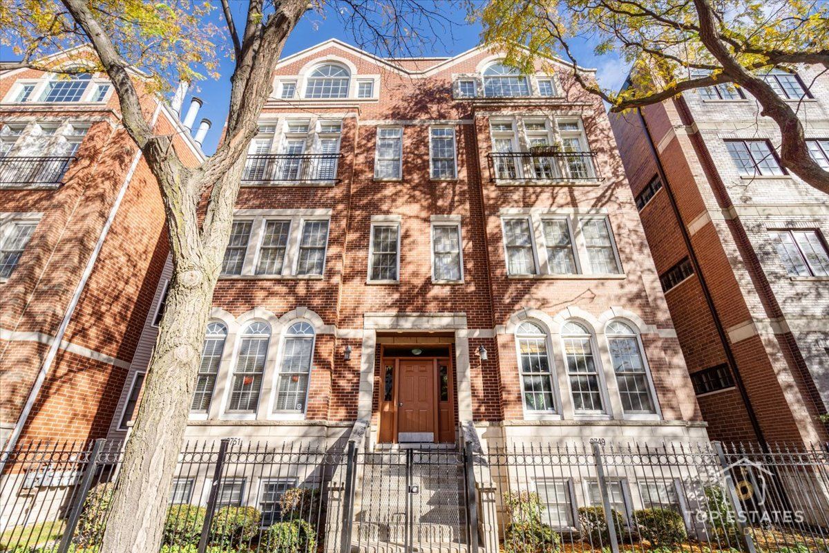 3749 ASHLAND Avenue — Chicago, IL 60613