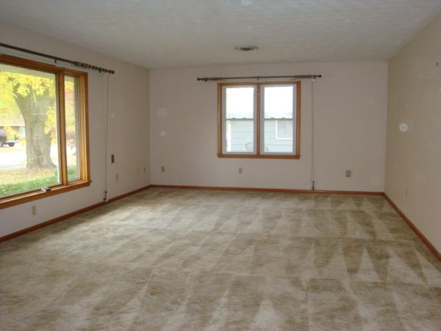 522 N Third Street, Cissna Park, IL 60924