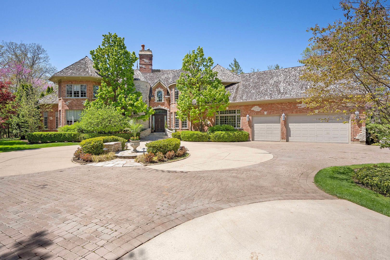1890 Robinwood Lane — Riverwoods, IL 60015