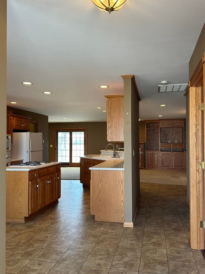1005 Fox Run, Villa Grove, IL 61956