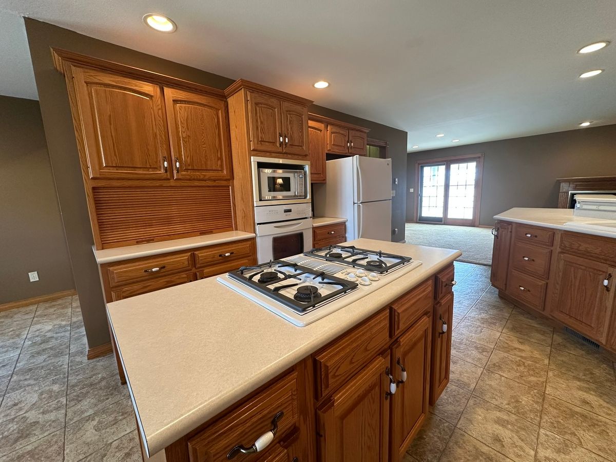 1005 Fox Run, Villa Grove, IL 61956