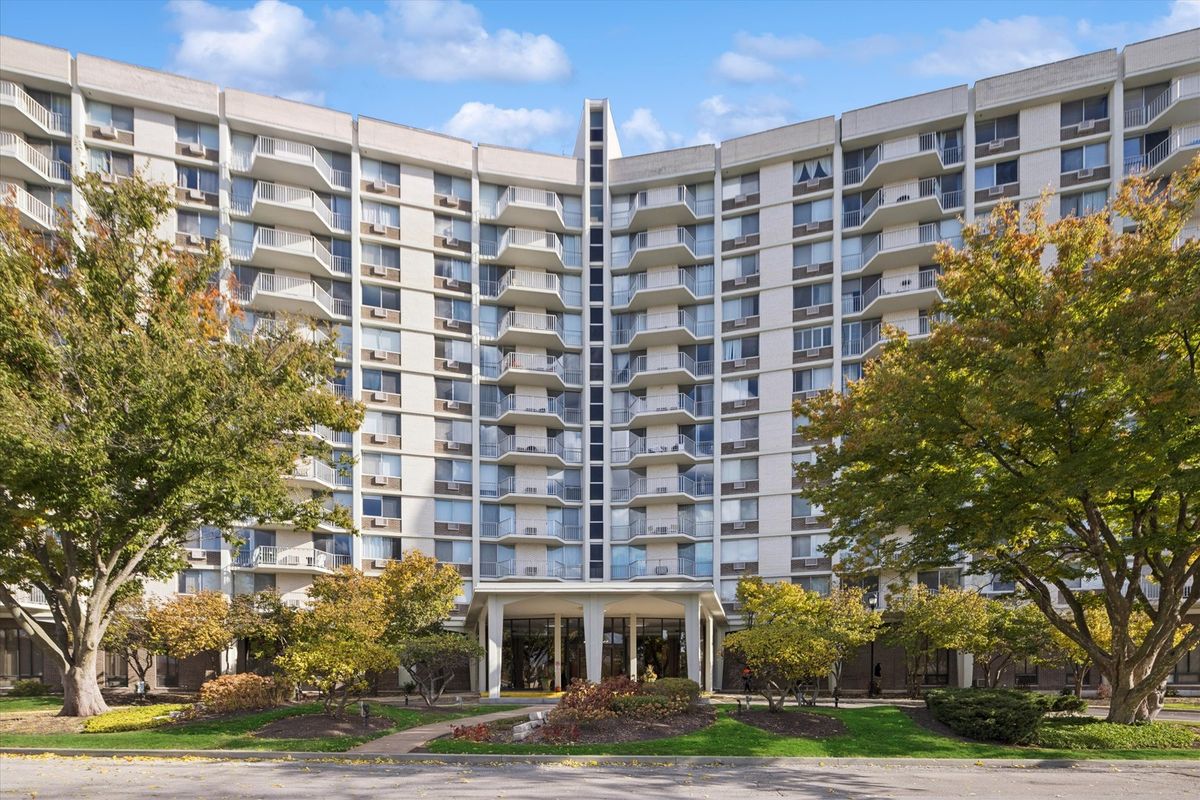 20 Tower Road, Oak Brook, IL 60523