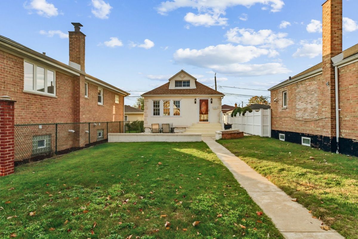 5536 Normandy Avenue, Chicago, IL 60638