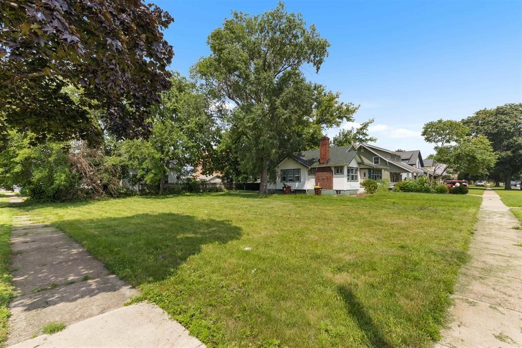 2143 S 4th Street — Rockford, IL 61104