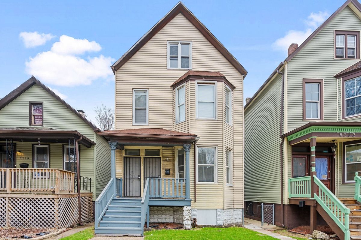 8231 Coles Avenue, Chicago, IL 60617