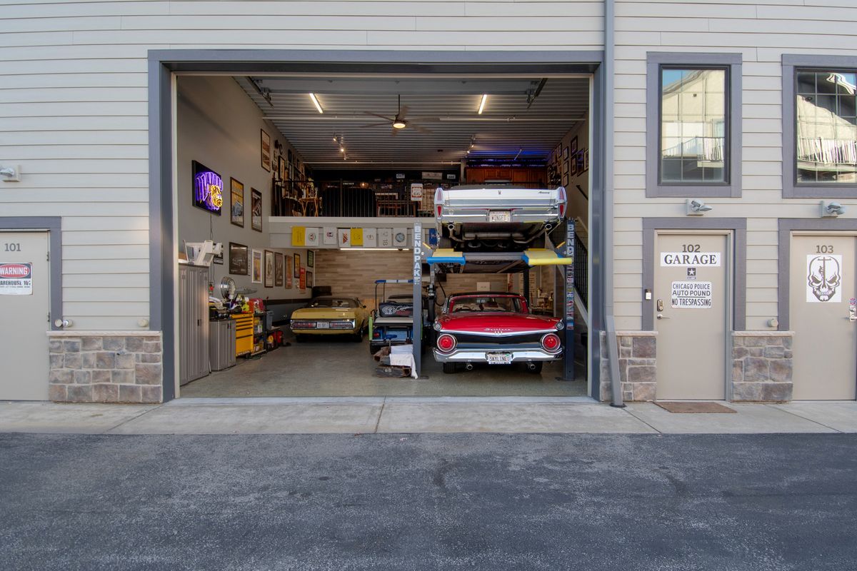 2220 Ferry Road, Naperville, IL 60540