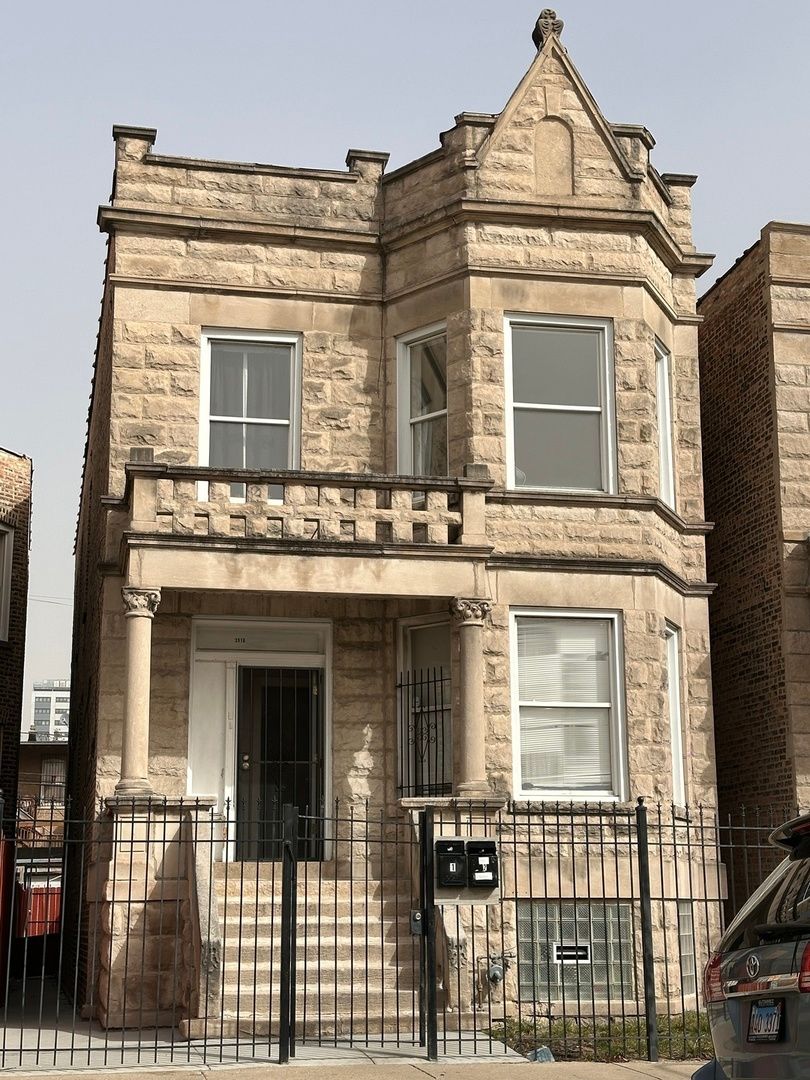 1613 CENTRAL PARK Avenue, Chicago, IL 60623