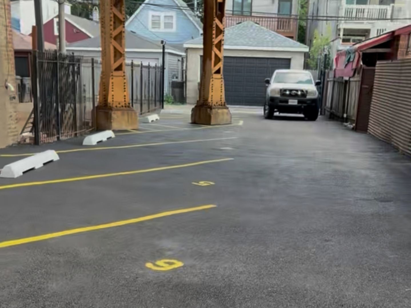 2443 W Armitage Avenue #PARKING — Chicago, IL 60647