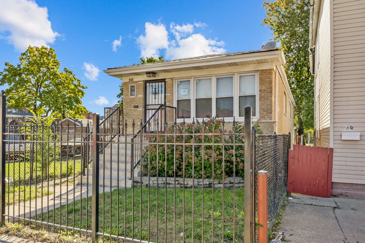 245 W 43rd Street — Chicago, IL 60609