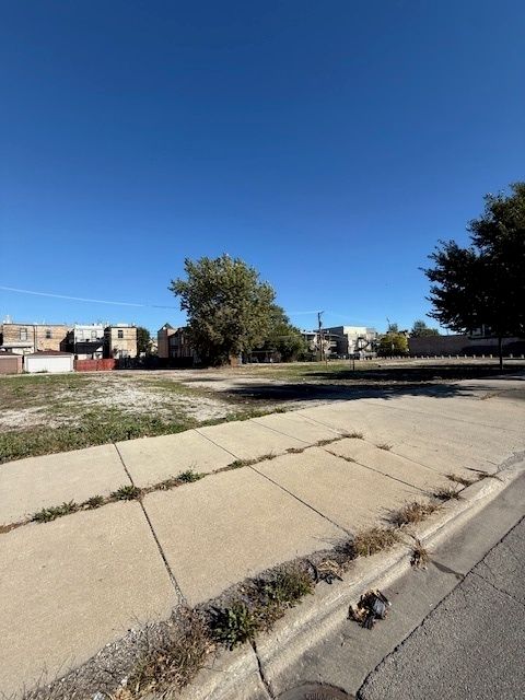2906 W Madison Street — Chicago, IL 60612