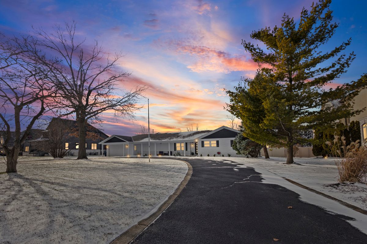 2390 White Oak Drive, Northbrook, IL 60062