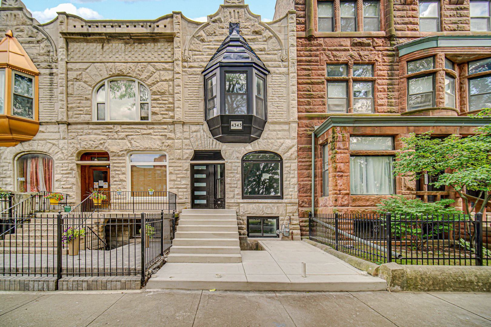 4343 S Ellis Avenue — Chicago, IL 60653
