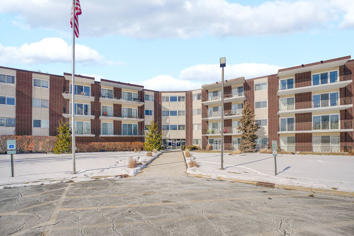 5540 Walnut Avenue, Downers Grove, IL 60515